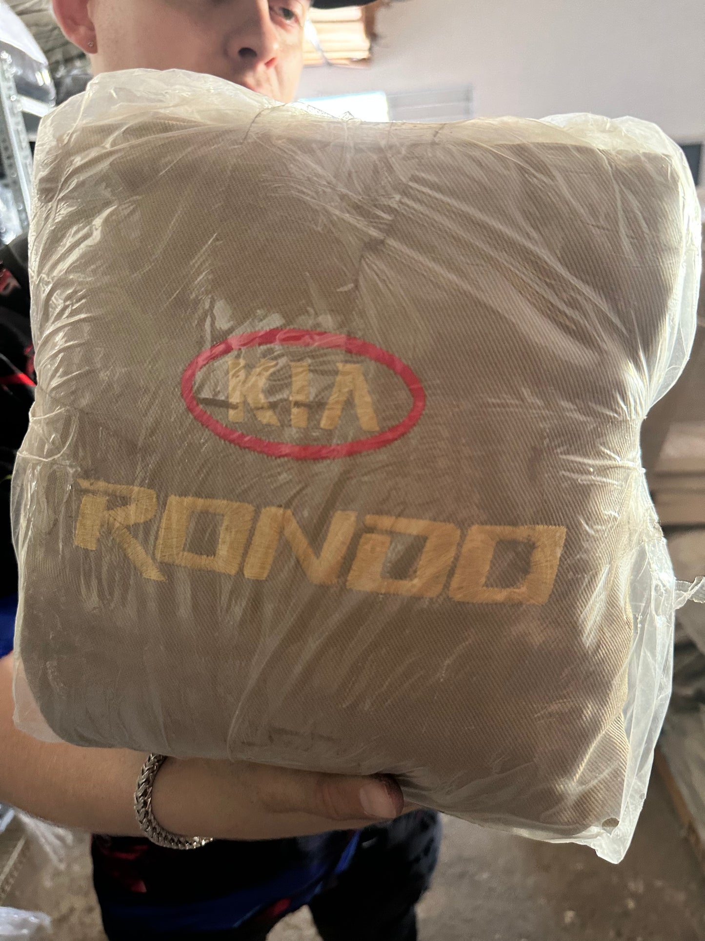 Cover Asiento Kia Rondo 07-10 Taupe